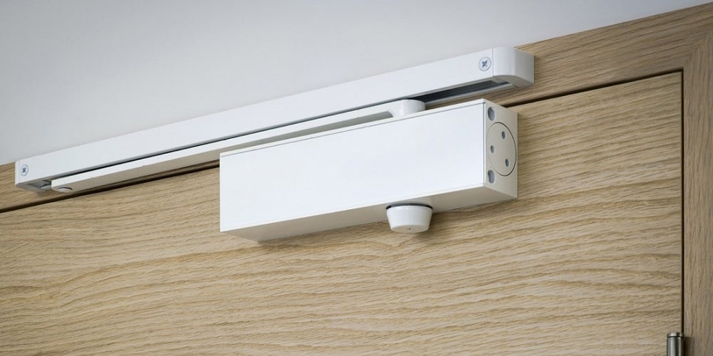 Installation de ferme-porte